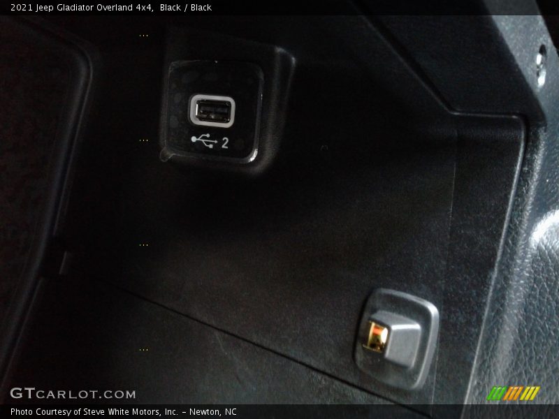 Black / Black 2021 Jeep Gladiator Overland 4x4