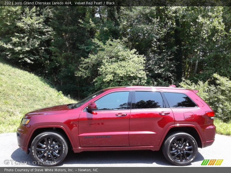 Velvet Red Pearl / Black 2021 Jeep Grand Cherokee Laredo 4x4