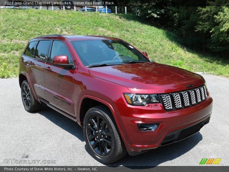 Velvet Red Pearl / Black 2021 Jeep Grand Cherokee Laredo 4x4