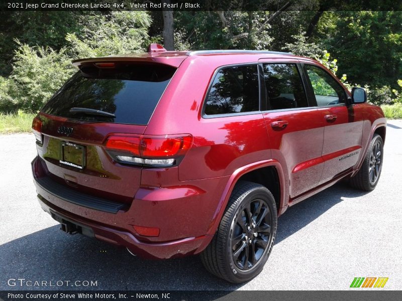 Velvet Red Pearl / Black 2021 Jeep Grand Cherokee Laredo 4x4