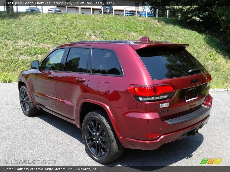 Velvet Red Pearl / Black 2021 Jeep Grand Cherokee Laredo 4x4