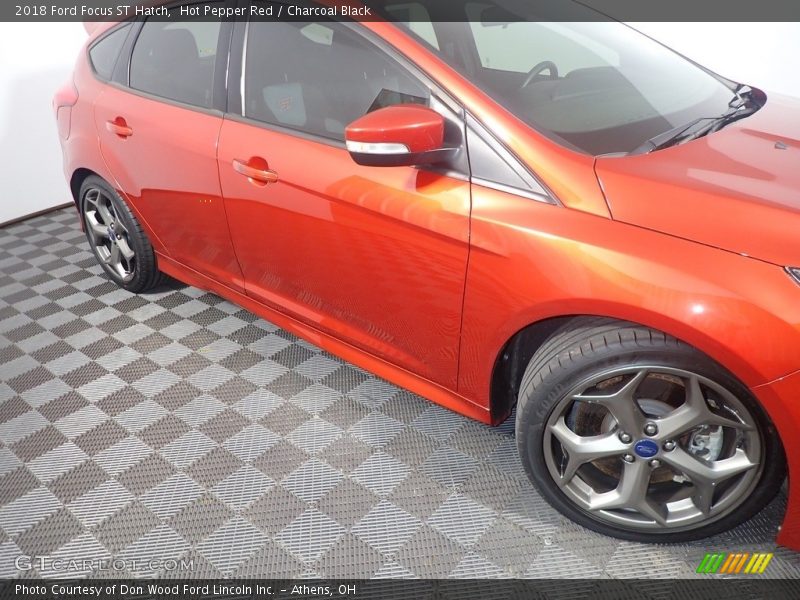 Hot Pepper Red / Charcoal Black 2018 Ford Focus ST Hatch