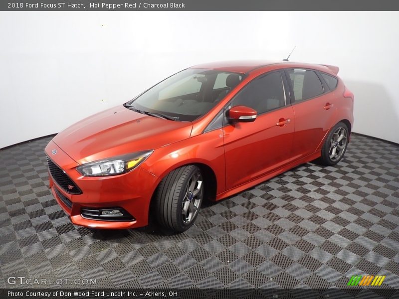 Hot Pepper Red / Charcoal Black 2018 Ford Focus ST Hatch