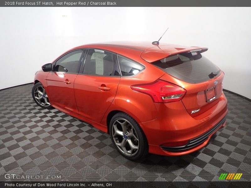 Hot Pepper Red / Charcoal Black 2018 Ford Focus ST Hatch