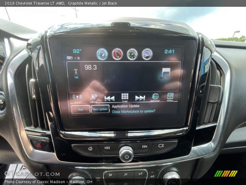 Graphite Metallic / Jet Black 2019 Chevrolet Traverse LT AWD