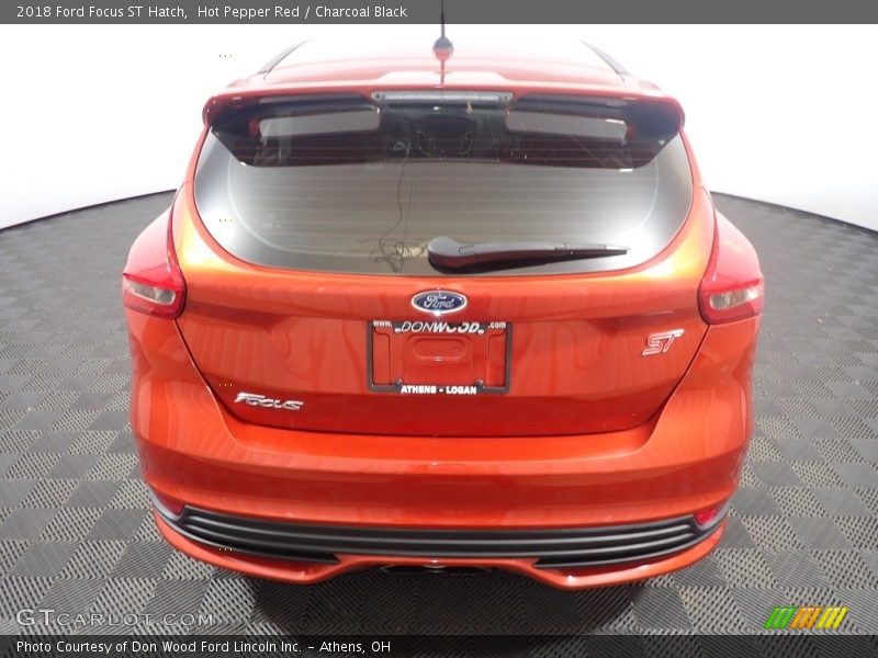 Hot Pepper Red / Charcoal Black 2018 Ford Focus ST Hatch