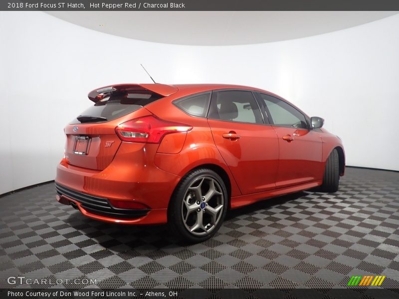 Hot Pepper Red / Charcoal Black 2018 Ford Focus ST Hatch