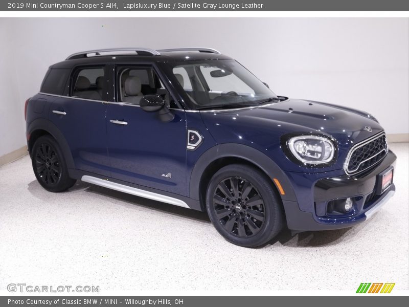 Front 3/4 View of 2019 Countryman Cooper S All4