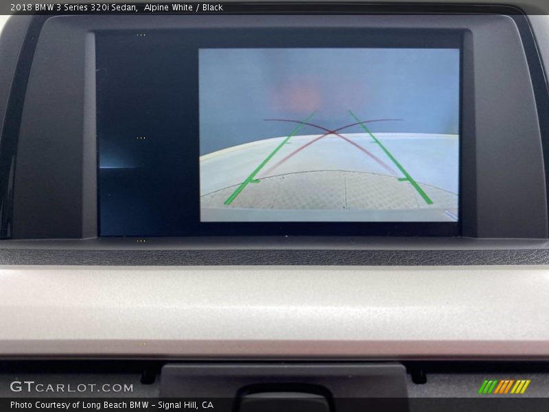 Alpine White / Black 2018 BMW 3 Series 320i Sedan