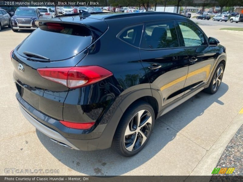 Black Noir Pearl / Black 2018 Hyundai Tucson Value