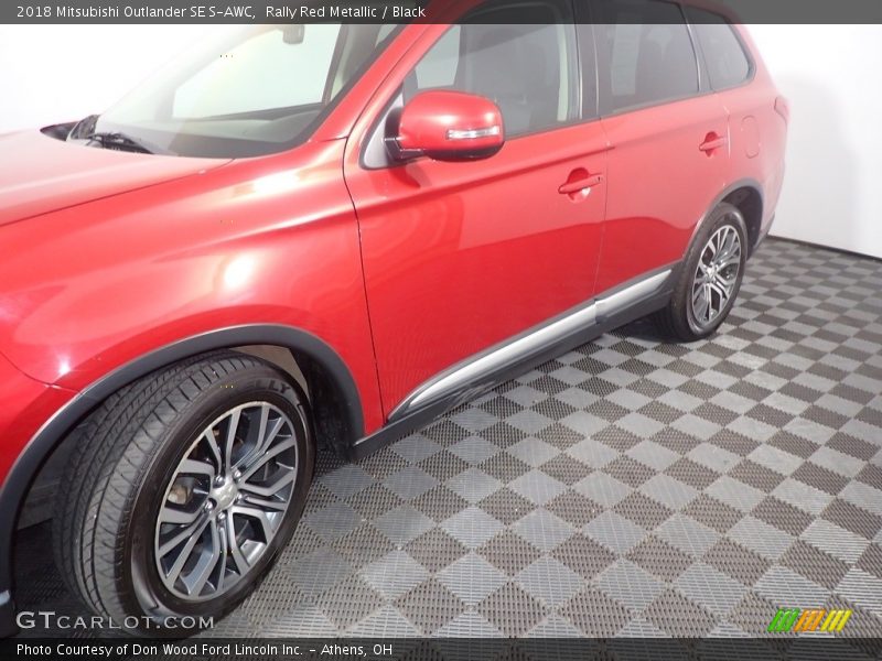 Rally Red Metallic / Black 2018 Mitsubishi Outlander SE S-AWC