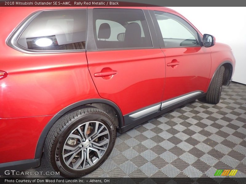 Rally Red Metallic / Black 2018 Mitsubishi Outlander SE S-AWC