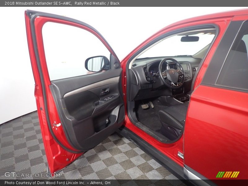 Rally Red Metallic / Black 2018 Mitsubishi Outlander SE S-AWC