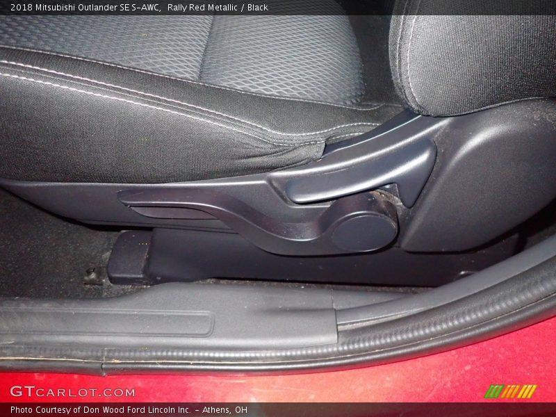 Rally Red Metallic / Black 2018 Mitsubishi Outlander SE S-AWC