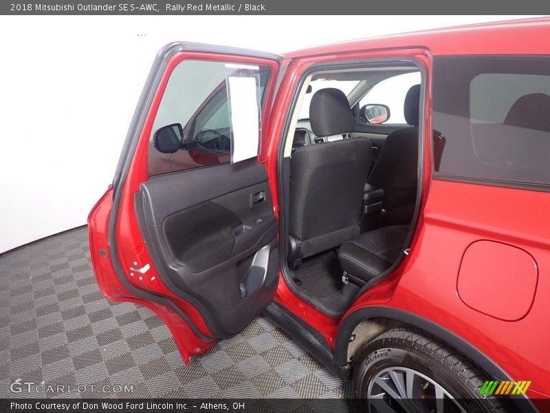 Rally Red Metallic / Black 2018 Mitsubishi Outlander SE S-AWC