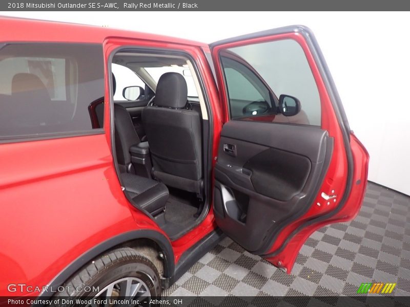 Rally Red Metallic / Black 2018 Mitsubishi Outlander SE S-AWC