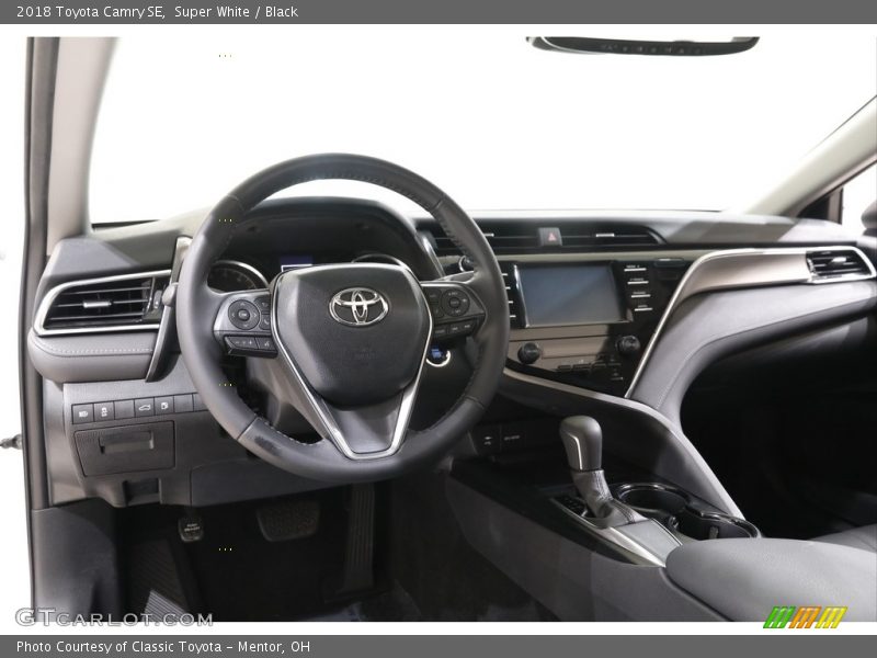 Super White / Black 2018 Toyota Camry SE