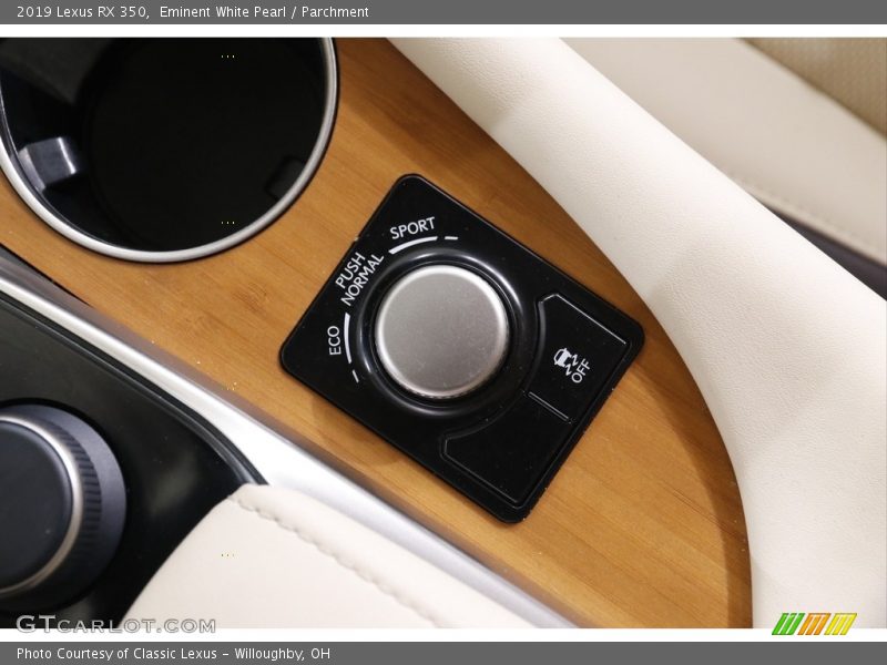 Eminent White Pearl / Parchment 2019 Lexus RX 350