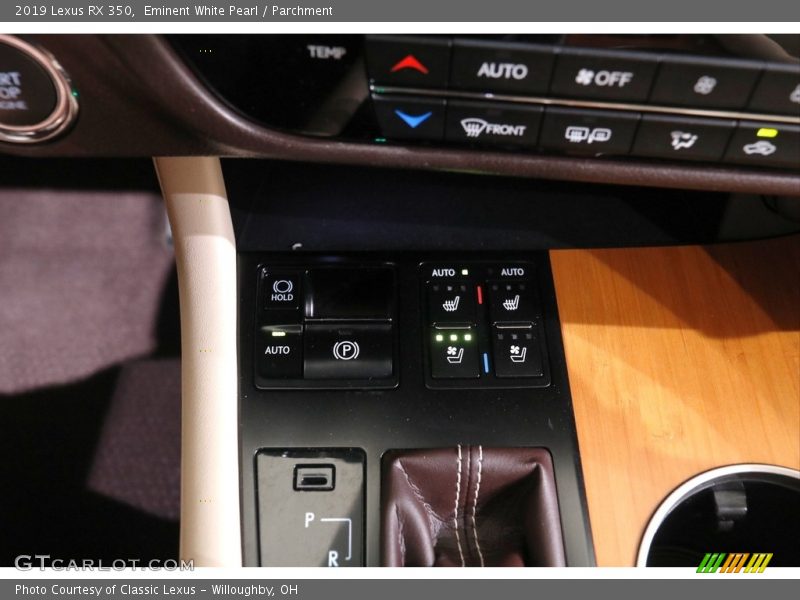 Eminent White Pearl / Parchment 2019 Lexus RX 350