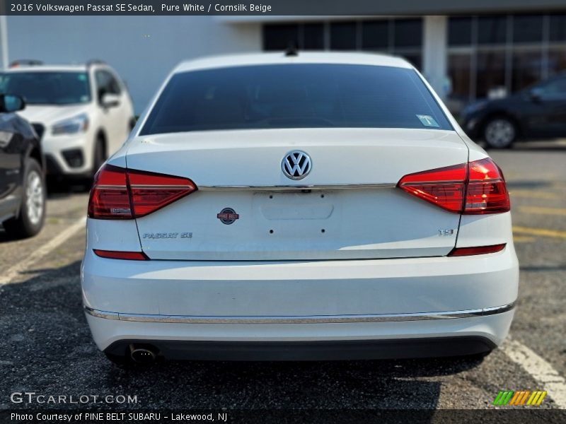 Pure White / Cornsilk Beige 2016 Volkswagen Passat SE Sedan