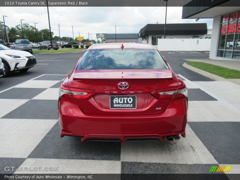 Supersonic Red / Black 2019 Toyota Camry SE