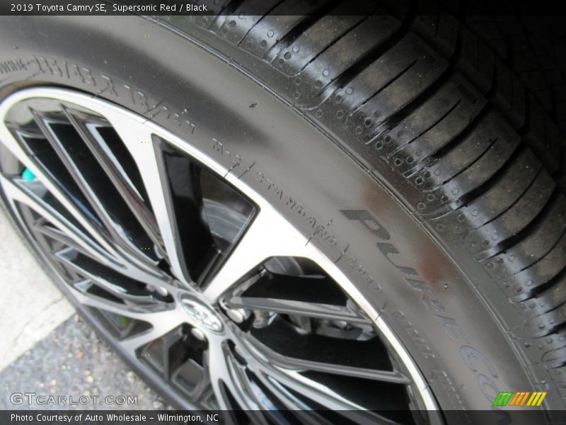 Supersonic Red / Black 2019 Toyota Camry SE