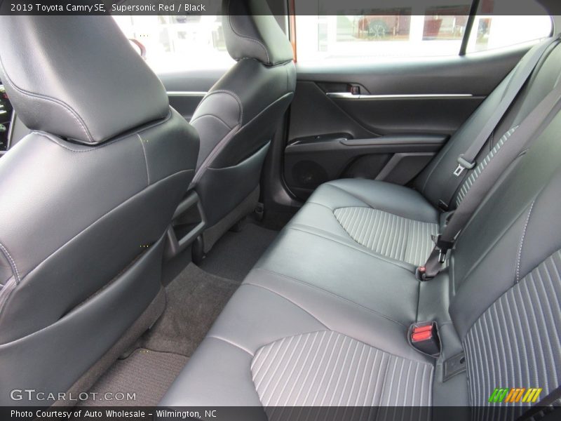 Supersonic Red / Black 2019 Toyota Camry SE