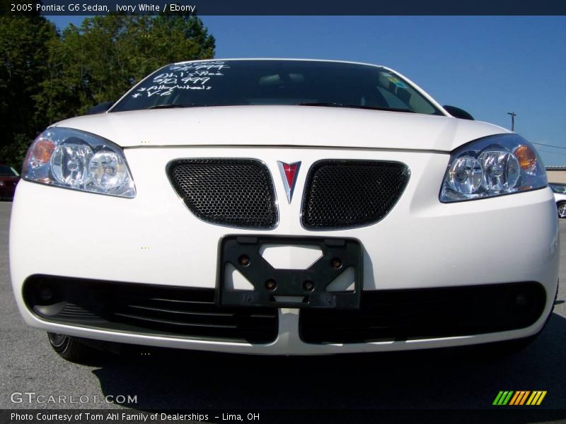 Ivory White / Ebony 2005 Pontiac G6 Sedan