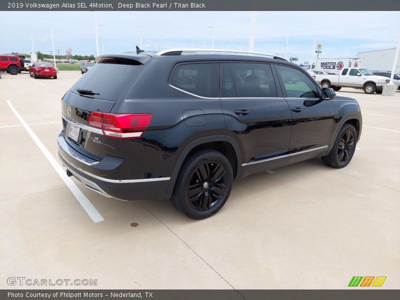 Deep Black Pearl / Titan Black 2019 Volkswagen Atlas SEL 4Motion