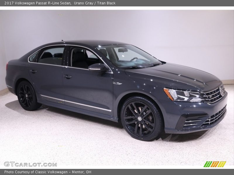 Urano Gray / Titan Black 2017 Volkswagen Passat R-Line Sedan