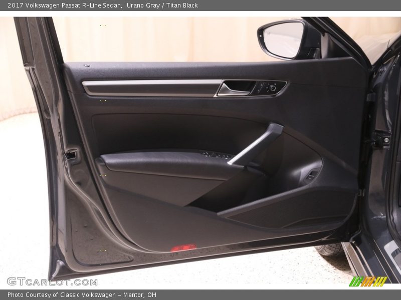 Urano Gray / Titan Black 2017 Volkswagen Passat R-Line Sedan