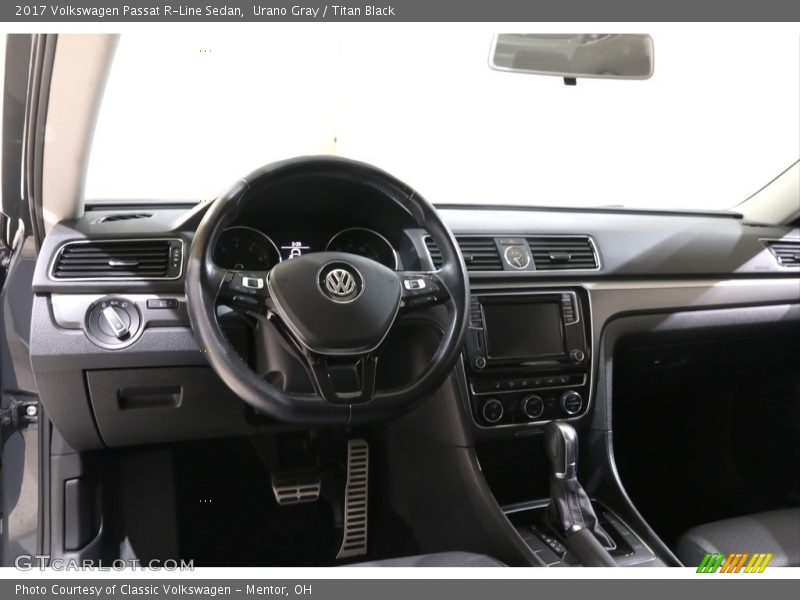 Urano Gray / Titan Black 2017 Volkswagen Passat R-Line Sedan