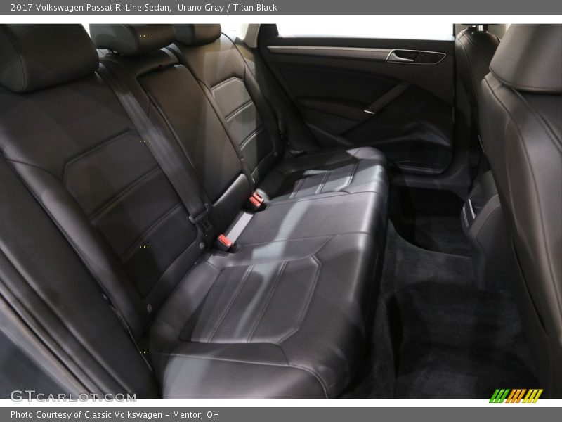 Urano Gray / Titan Black 2017 Volkswagen Passat R-Line Sedan