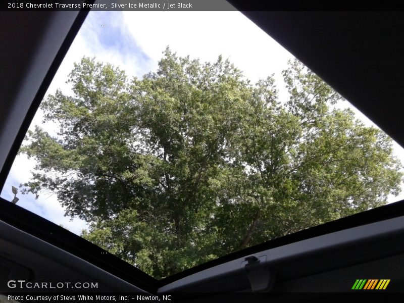 Sunroof of 2018 Traverse Premier