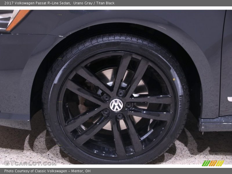 Urano Gray / Titan Black 2017 Volkswagen Passat R-Line Sedan
