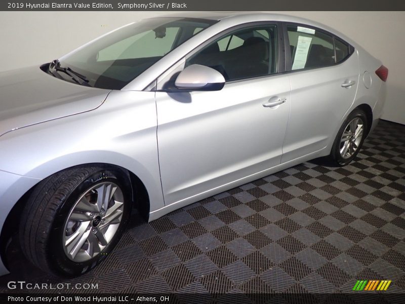 Symphony Silver / Black 2019 Hyundai Elantra Value Edition