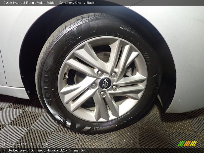 Symphony Silver / Black 2019 Hyundai Elantra Value Edition