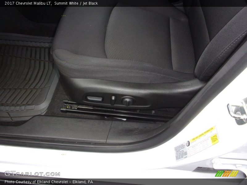 Summit White / Jet Black 2017 Chevrolet Malibu LT