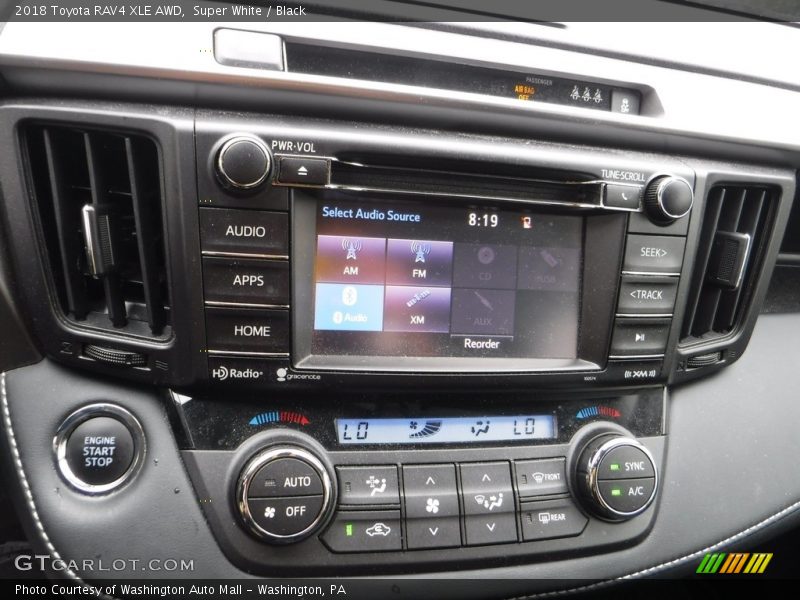 Super White / Black 2018 Toyota RAV4 XLE AWD