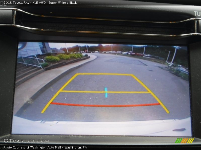 Super White / Black 2018 Toyota RAV4 XLE AWD