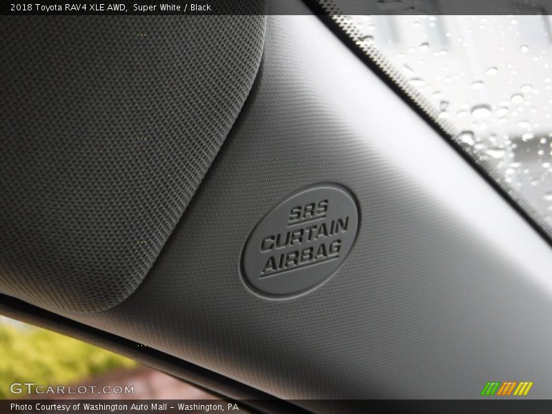 Super White / Black 2018 Toyota RAV4 XLE AWD
