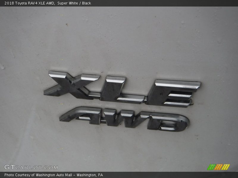 Super White / Black 2018 Toyota RAV4 XLE AWD