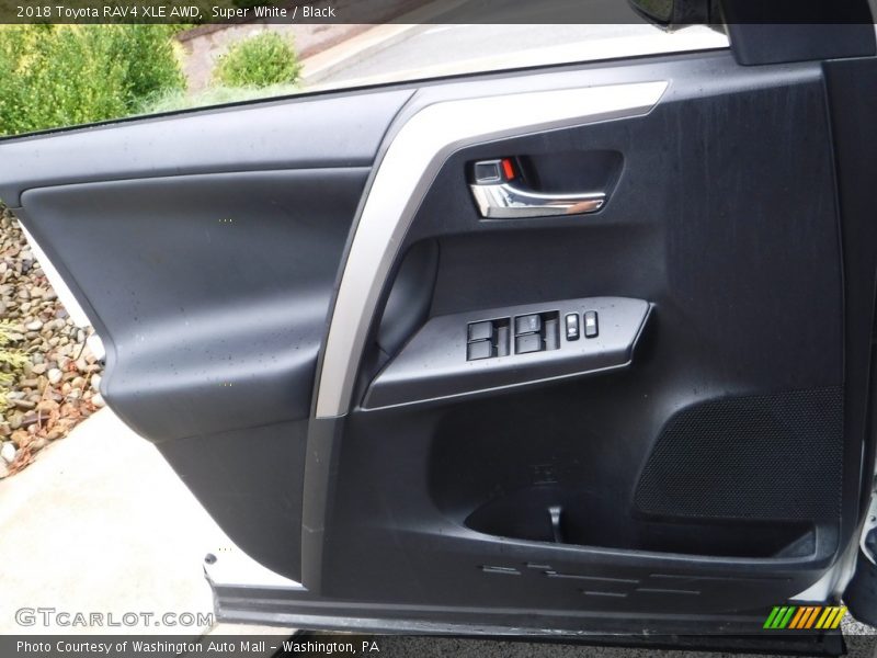Super White / Black 2018 Toyota RAV4 XLE AWD