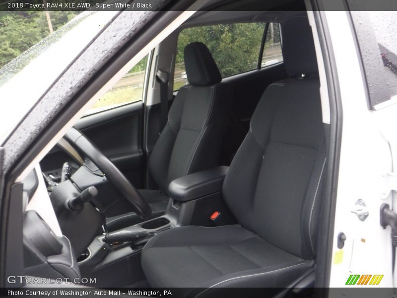 Super White / Black 2018 Toyota RAV4 XLE AWD