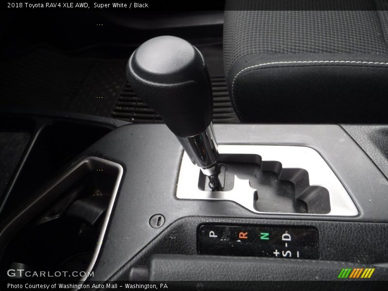 Super White / Black 2018 Toyota RAV4 XLE AWD