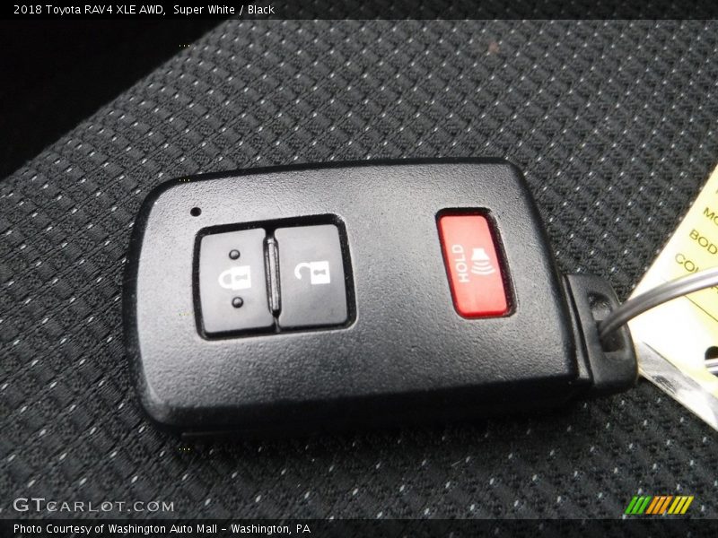 Super White / Black 2018 Toyota RAV4 XLE AWD