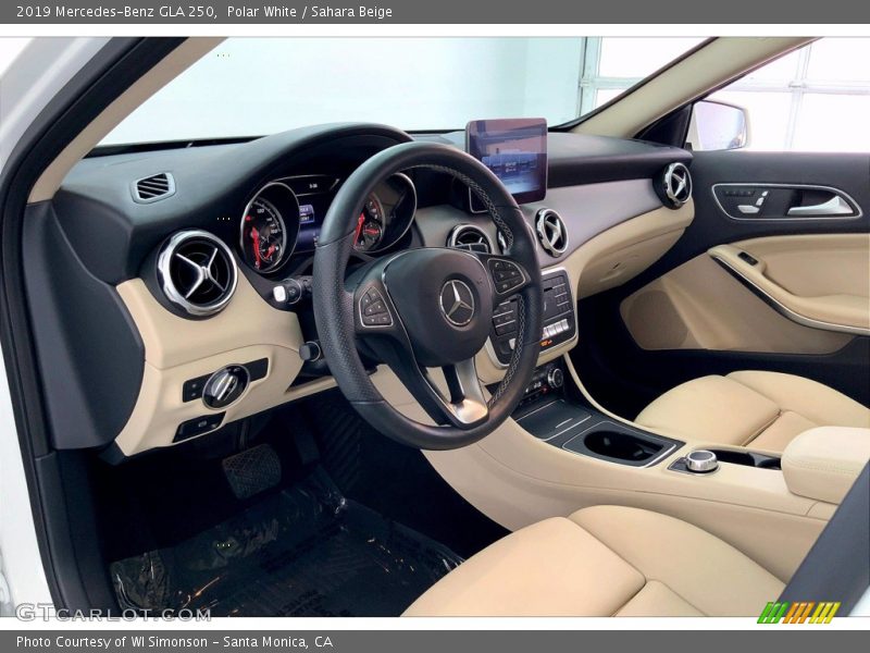 Polar White / Sahara Beige 2019 Mercedes-Benz GLA 250