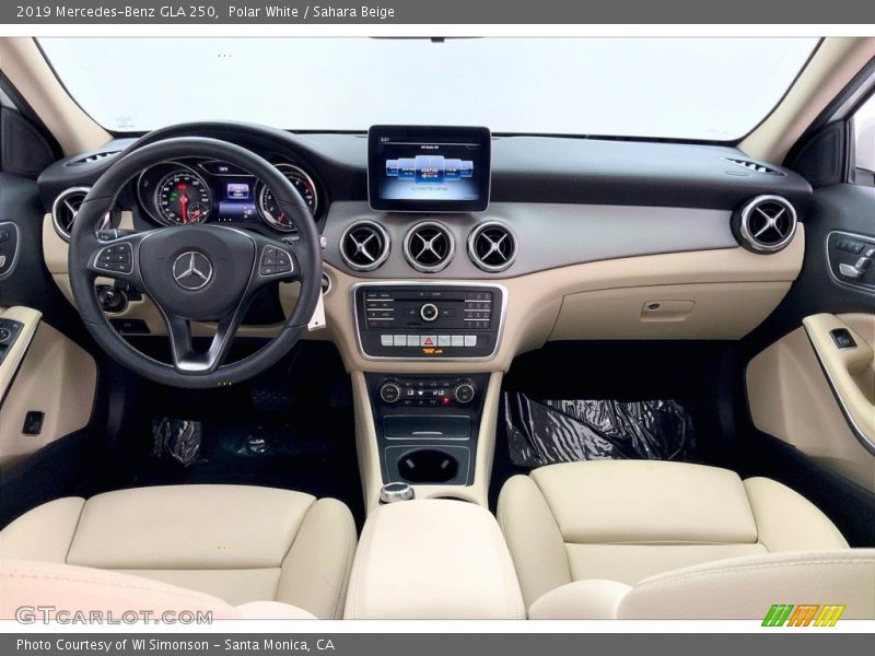 Polar White / Sahara Beige 2019 Mercedes-Benz GLA 250