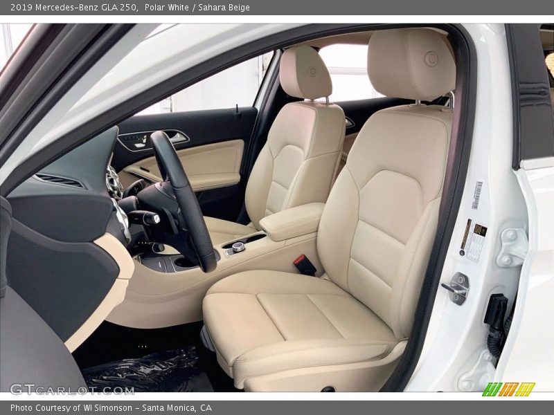 Polar White / Sahara Beige 2019 Mercedes-Benz GLA 250