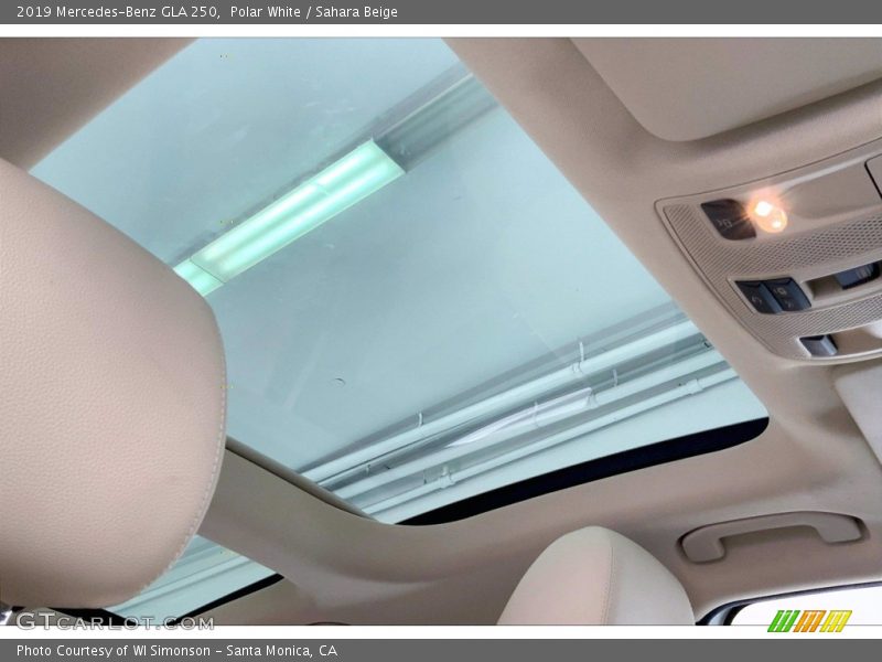 Polar White / Sahara Beige 2019 Mercedes-Benz GLA 250